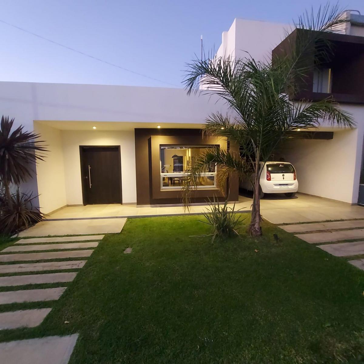 Casa a La Venta en Barrio Privado de Guaymallen 1