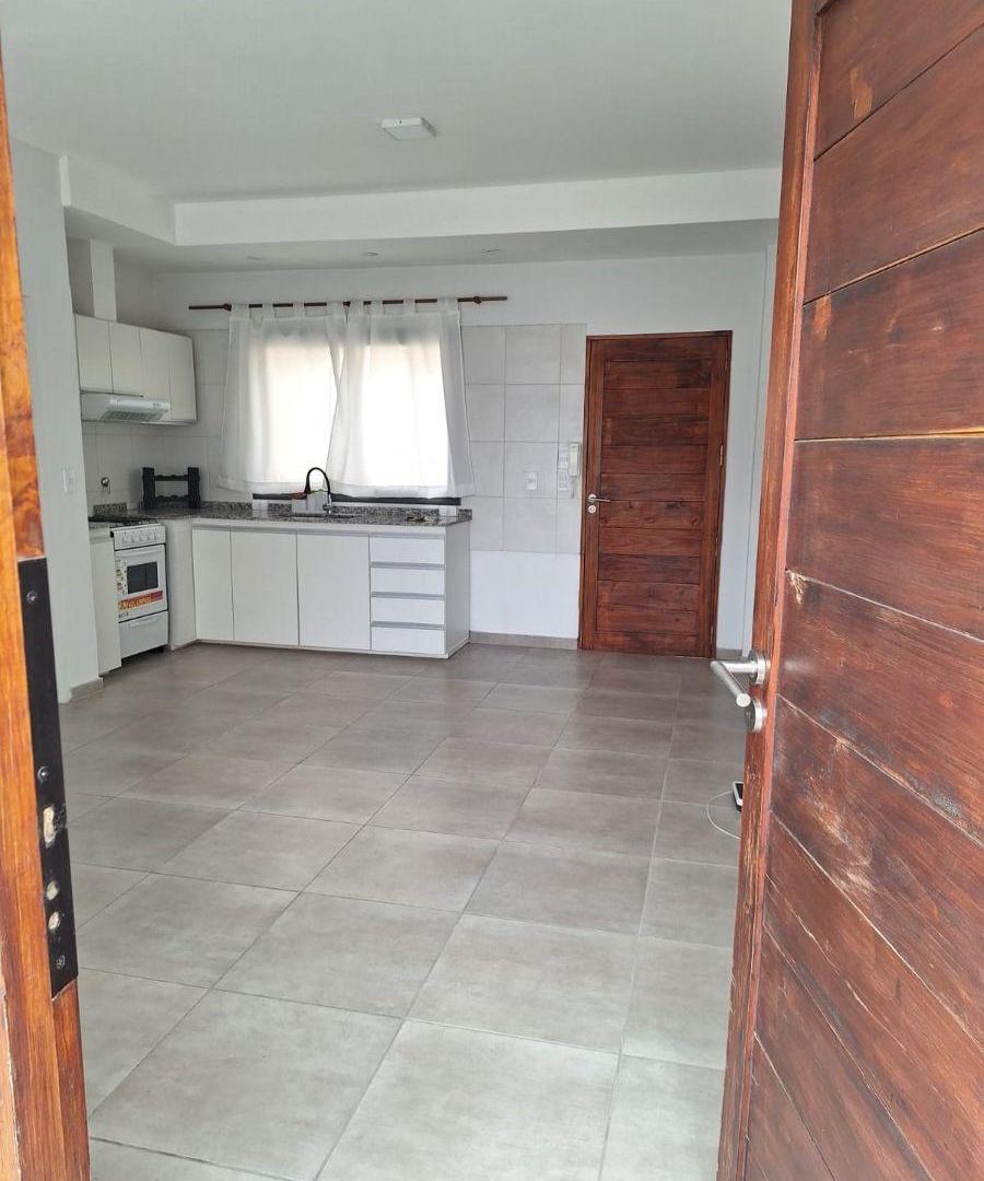 Foto de Departamento en alquiler en Luzuriaga, imagen 2