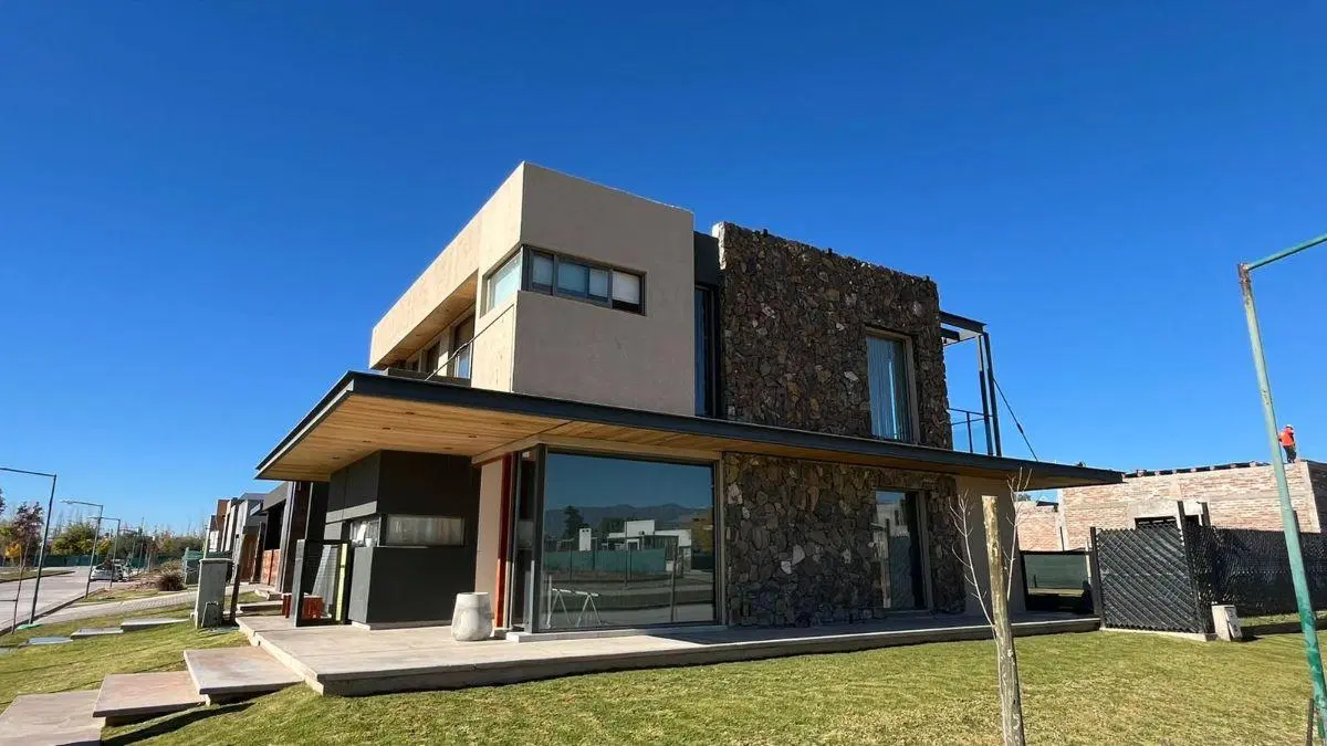 Casa de Categoría en Barrio Yrigoyen 2