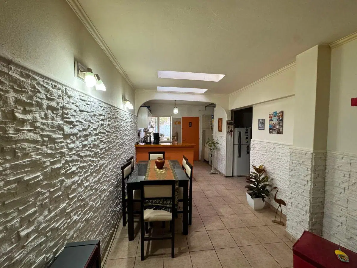 Casa con Departamento Interno 4