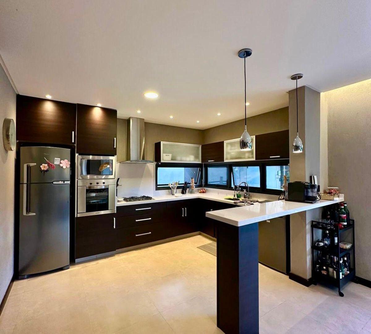 Foto de Gres Inmobiliaria Vende Casa en el Barrio Dalvian, imagen 1