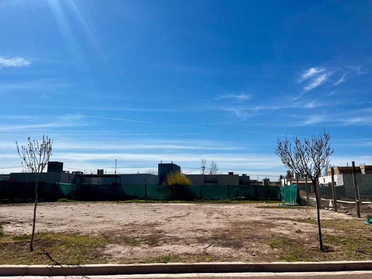 Foto de Gres Inmobiliaria Vende Lote en barrio Gardens, imagen 2