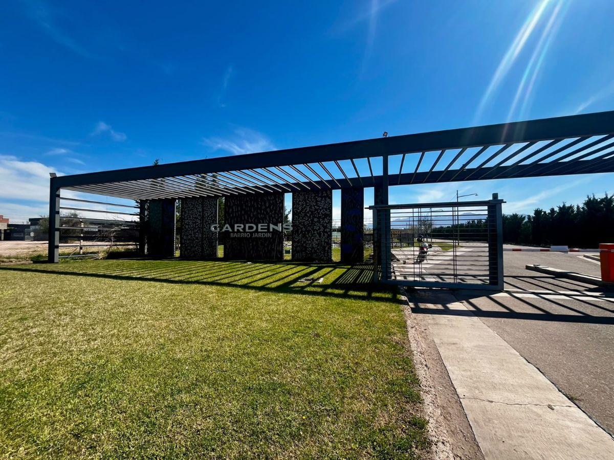 Foto de Gres Inmobiliaria Vende Lote en barrio Gardens, imagen 1