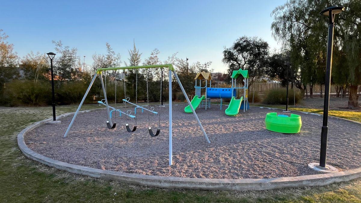 Foto de Casa de 3 dormitorios con cochera doble, jardín y churrasquera en Lar, imagen 2