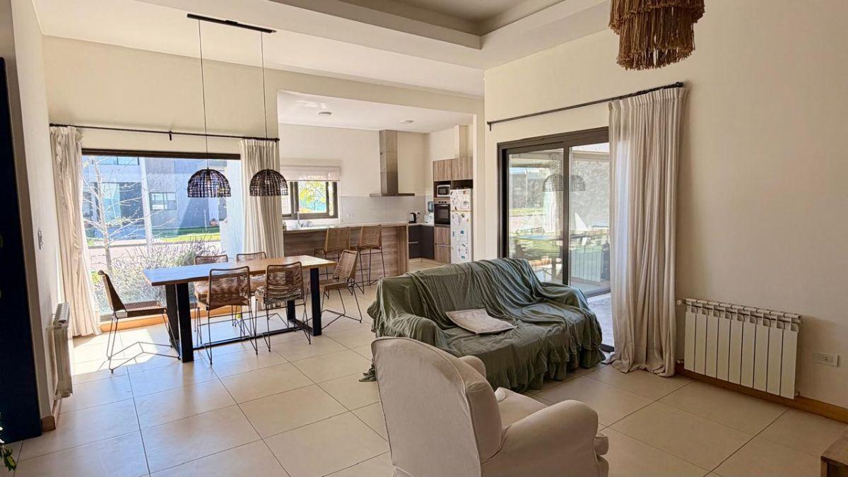 Foto de Grupo Gres vende hermosa casa en el Barrio Milcayac, imagen 3
