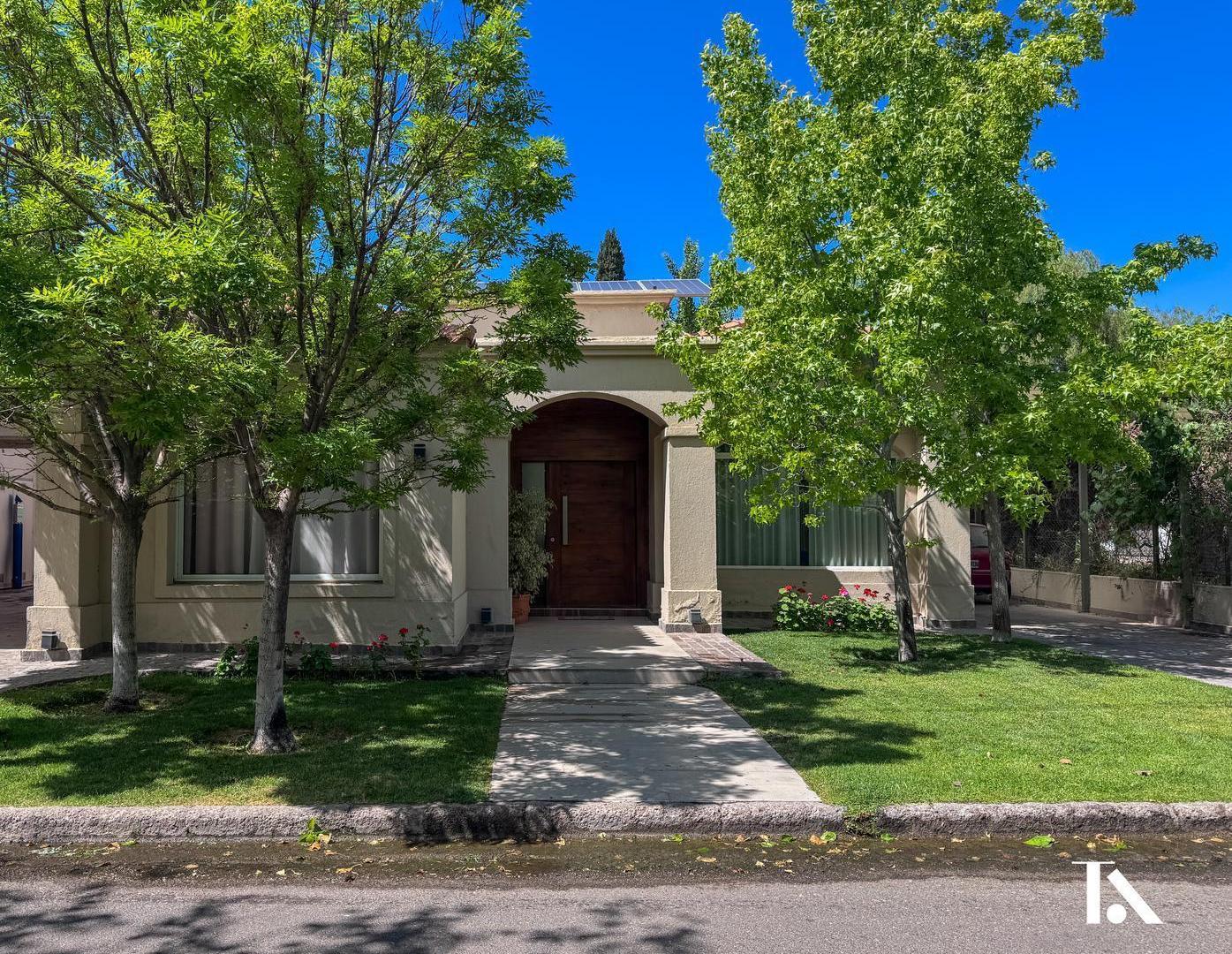 CASA EN VENTA CLUB DE CAMPO