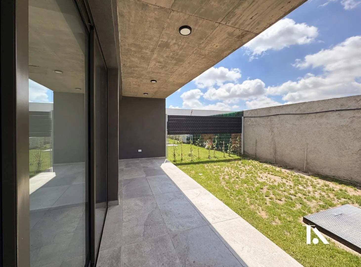 CASA VENTA - 2 DORM. - Bº ALMA GARDENIA - CHACRAS DE CORIA 3