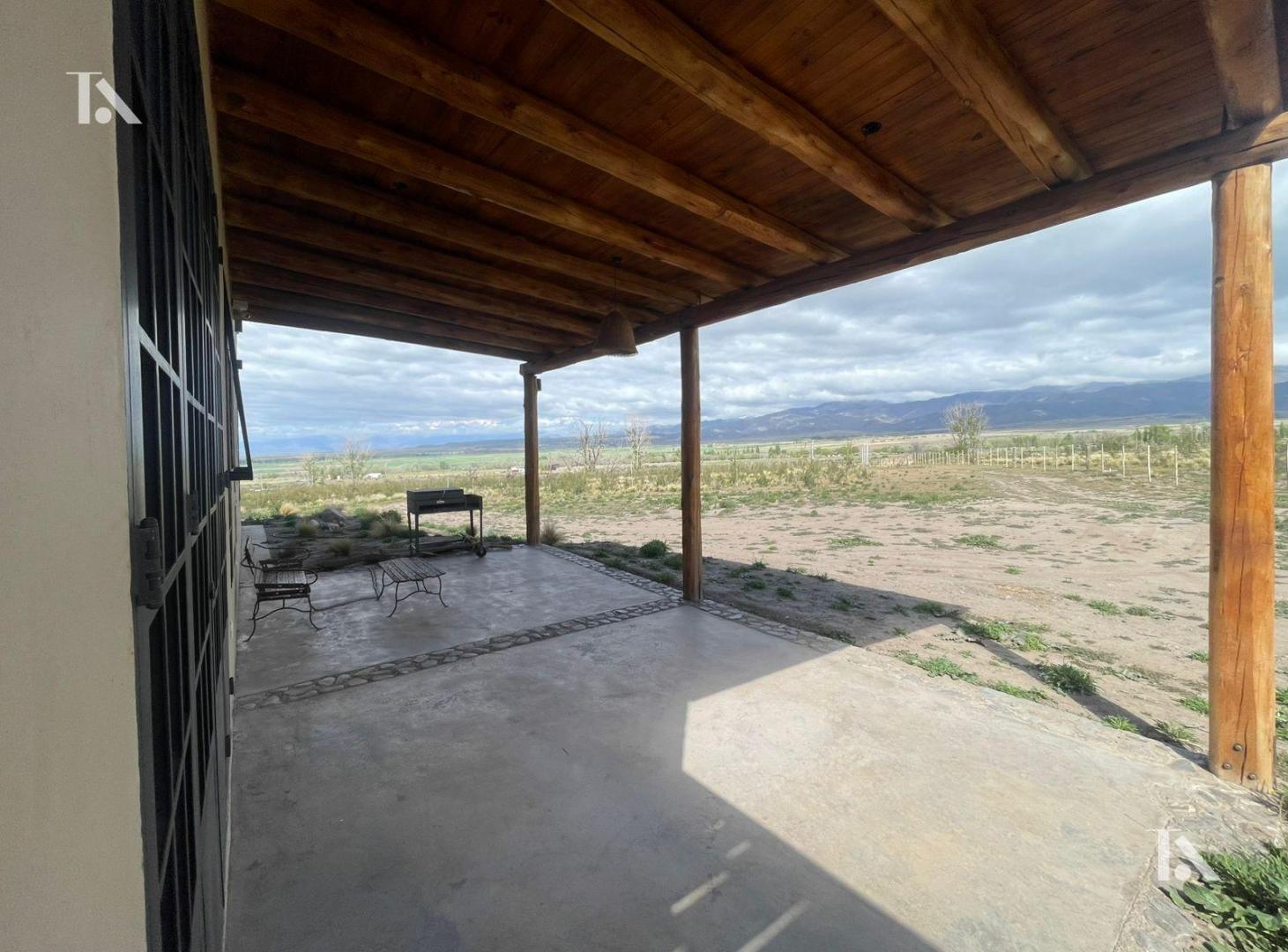 Foto de Casa Venta La Carrera, Tupungato Royal Enfield 0 km, imagen 1