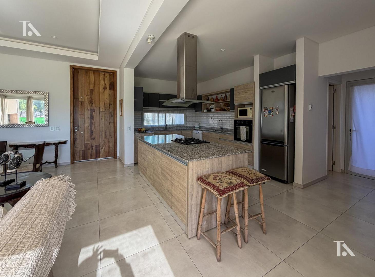 Foto de VENTA CASA 3 DORMITORIOS BARRIO TERRUNOS DE ARAOZ, RUSSELL, MAIPU, imagen 4