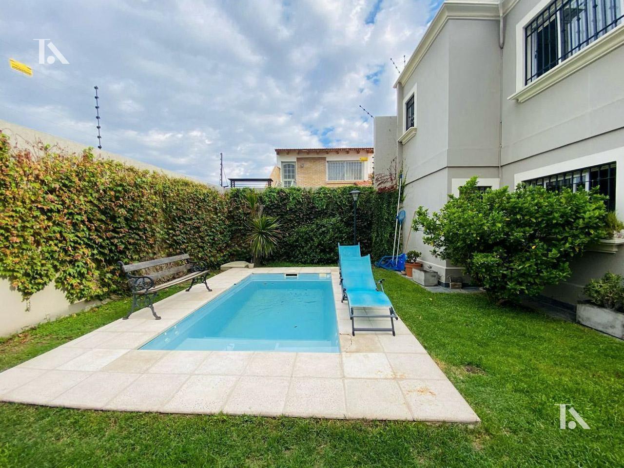Foto de CASA- VENTA- 4 DORMITORIOS- SEXTA SECCION-CIUDAD-MENDOZA, imagen 2
