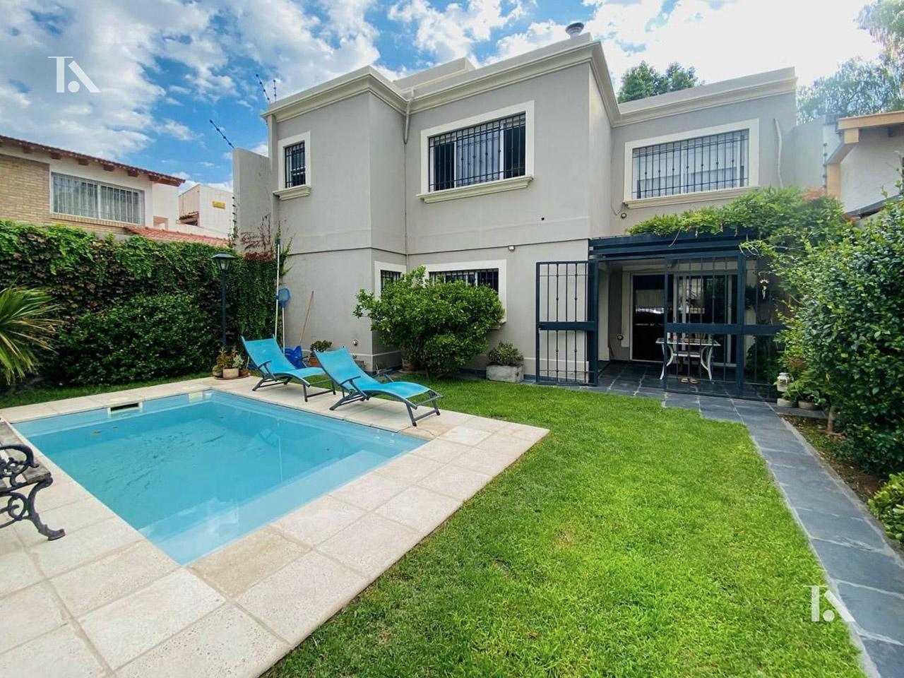 Foto de CASA- VENTA- 4 DORMITORIOS- SEXTA SECCION-CIUDAD-MENDOZA, imagen 1