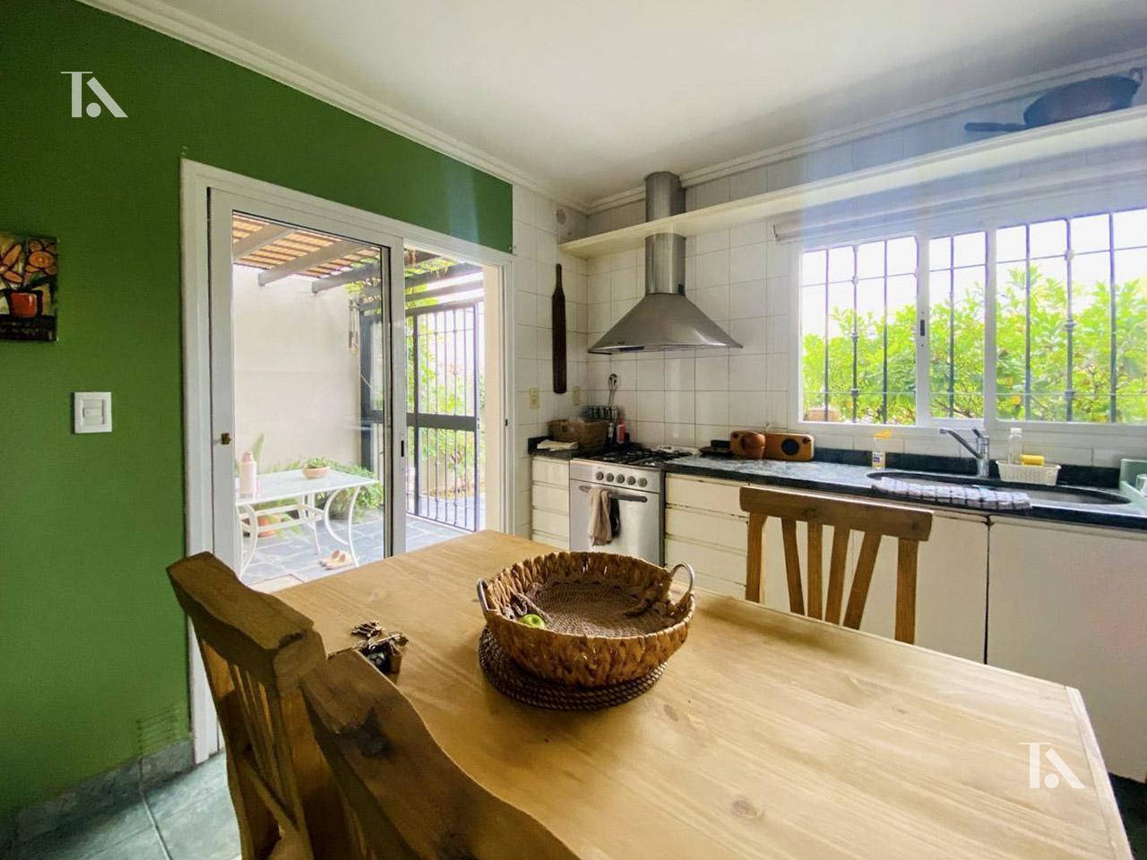 Foto de CASA- VENTA- 4 DORMITORIOS- SEXTA SECCION-CIUDAD-MENDOZA, imagen 4
