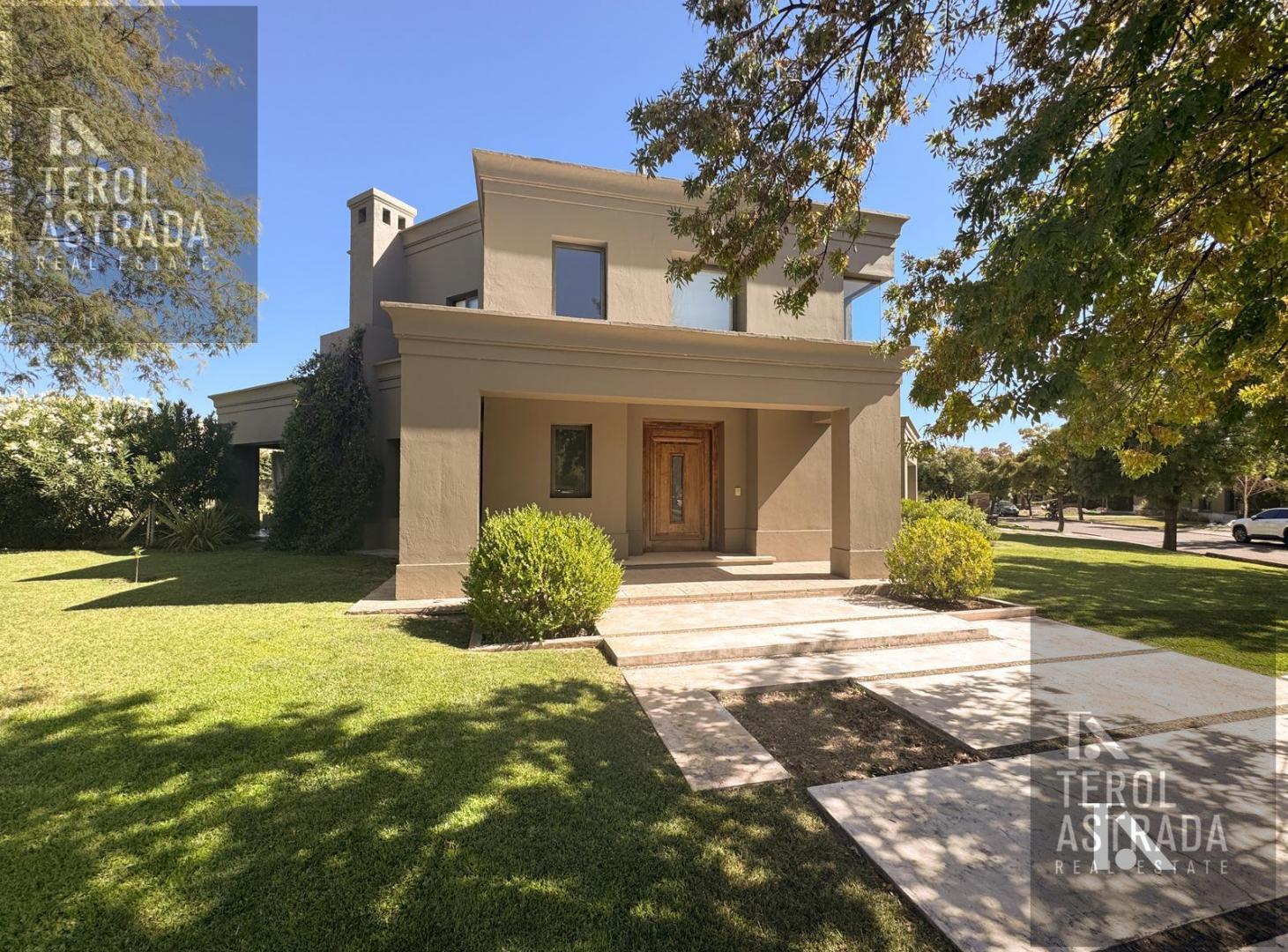 Foto de CASA - VENTA - 3 DORMITORIOS - BARRIO RINCÓN DE ARAOZ - CHACRAS DE, imagen 2