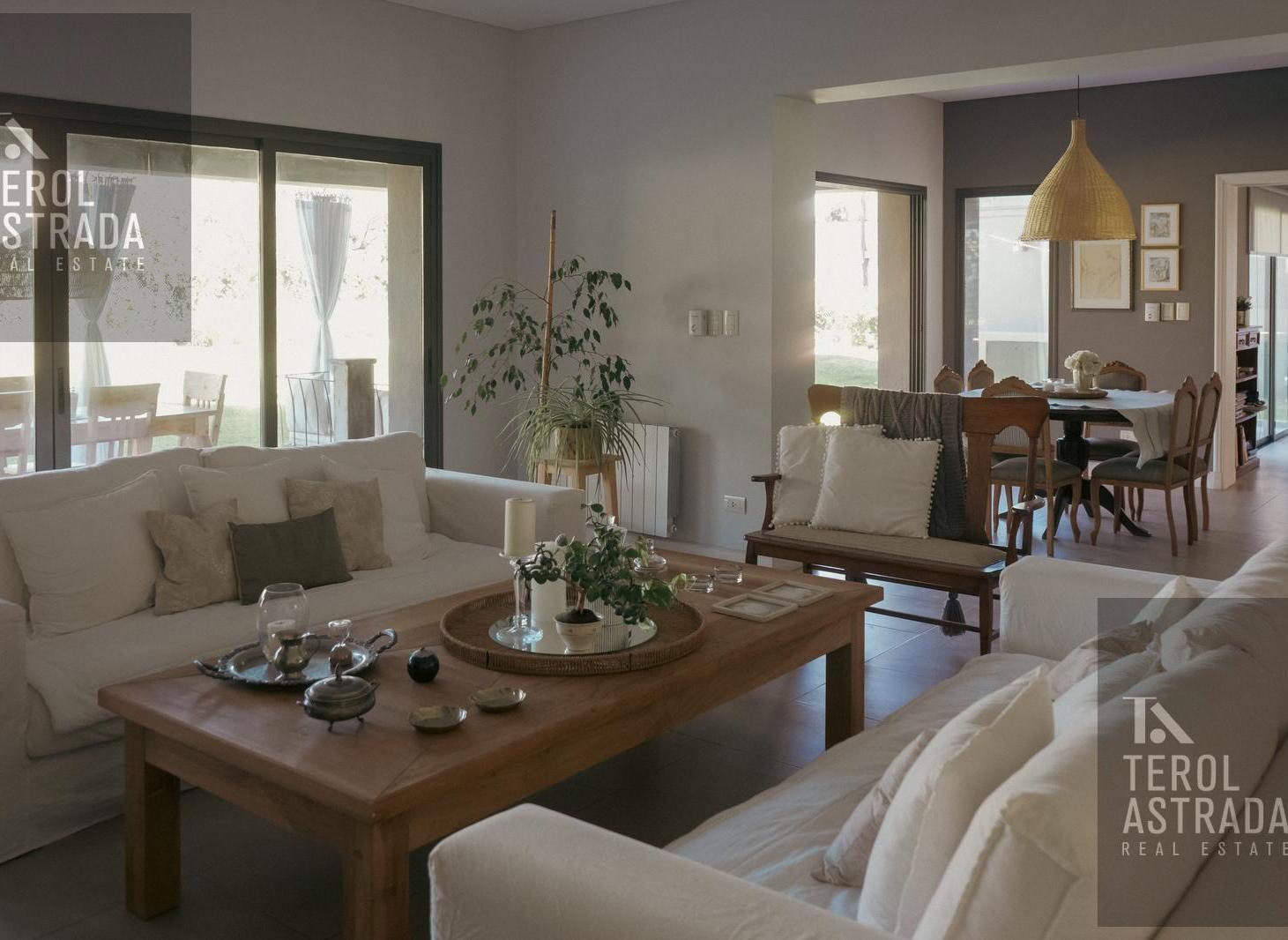 Foto de CASA - VENTA - 3 DORMITORIOS - BARRIO RINCÓN DE ARAOZ - CHACRAS DE, imagen 4