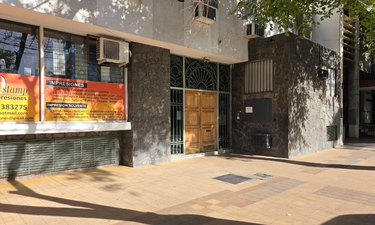 Alquilo Oficina/consultorio/laboratorio Calle Mitre Entre Colón y Pedro Molina 1