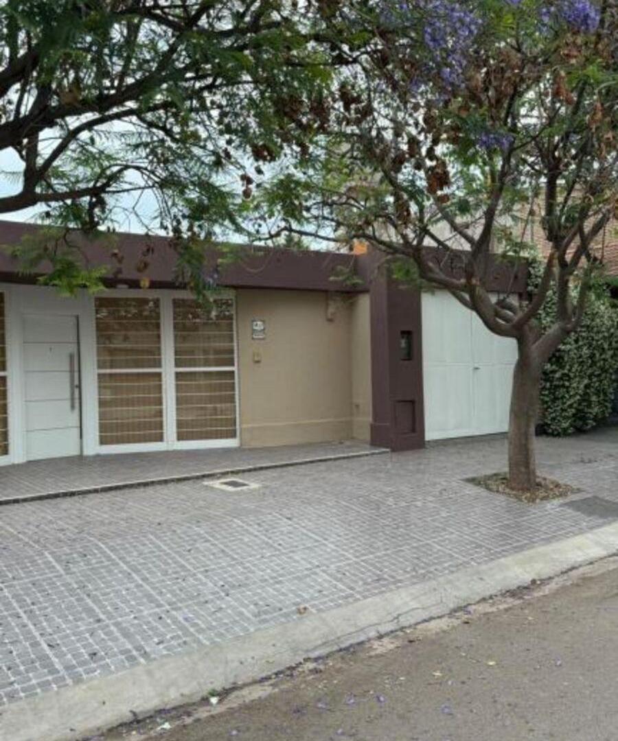 Foto de BOURGUET & OROZCO PROPIEDADES VENDE HERMOSA CASA EN BARRIO SEMIPRIVADO, imagen 1