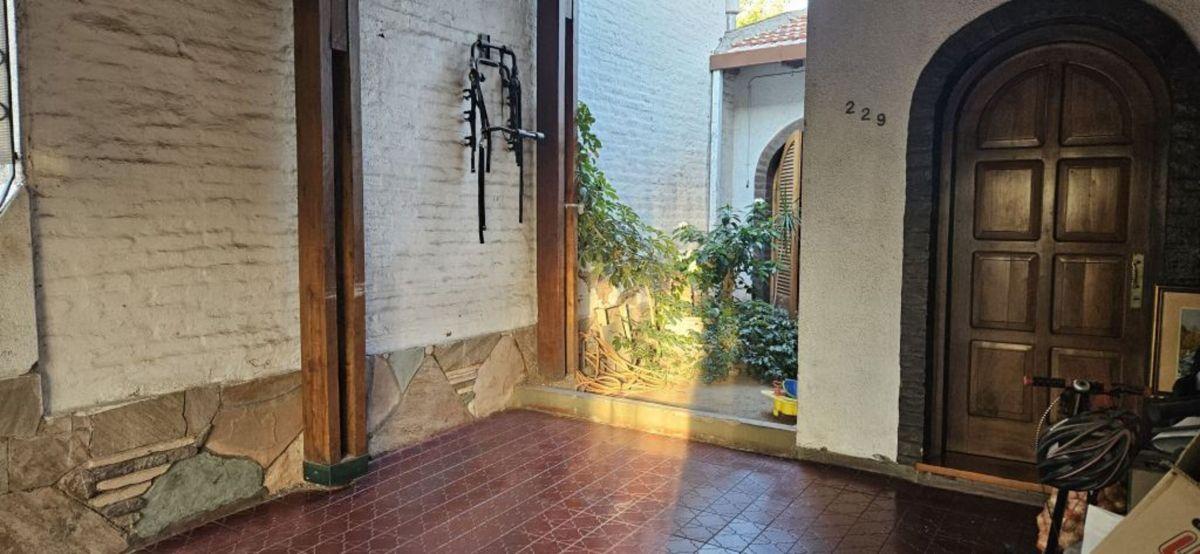 Foto de BOURGUET PROPIEDADES VENDE ESPECTACULAR CASA EN BARRIO BANCARIO!!!, imagen 2