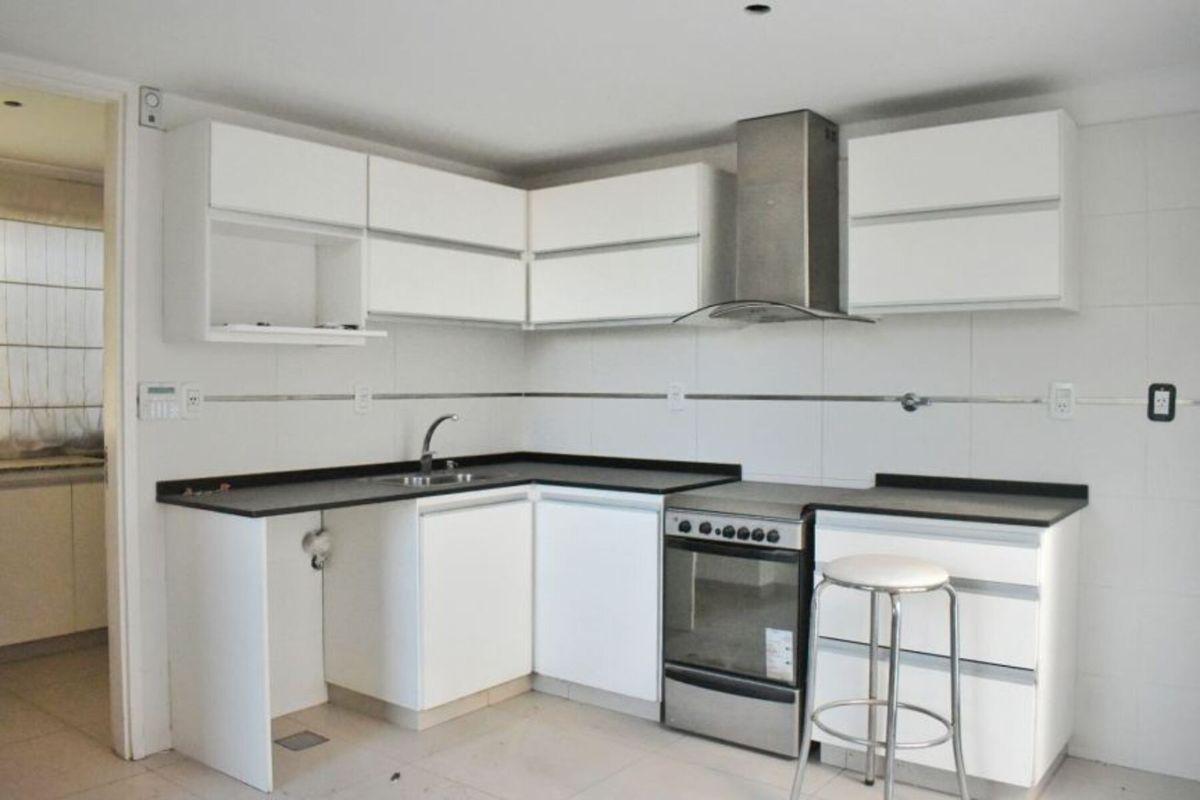 Foto de BOURGUET PROPIEDADES VENDE ESPECTACULAR DUPLEX UBICADO EN BARRIO, imagen 2