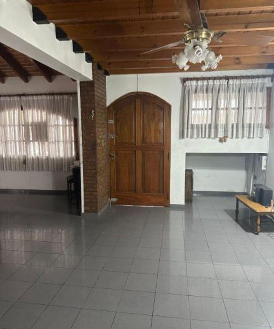 Foto de BOURGUET & OROZCO PROPIEDADES VENDE CASA ESQUINA EN GODOY CRUZ – IDEAL, imagen 3