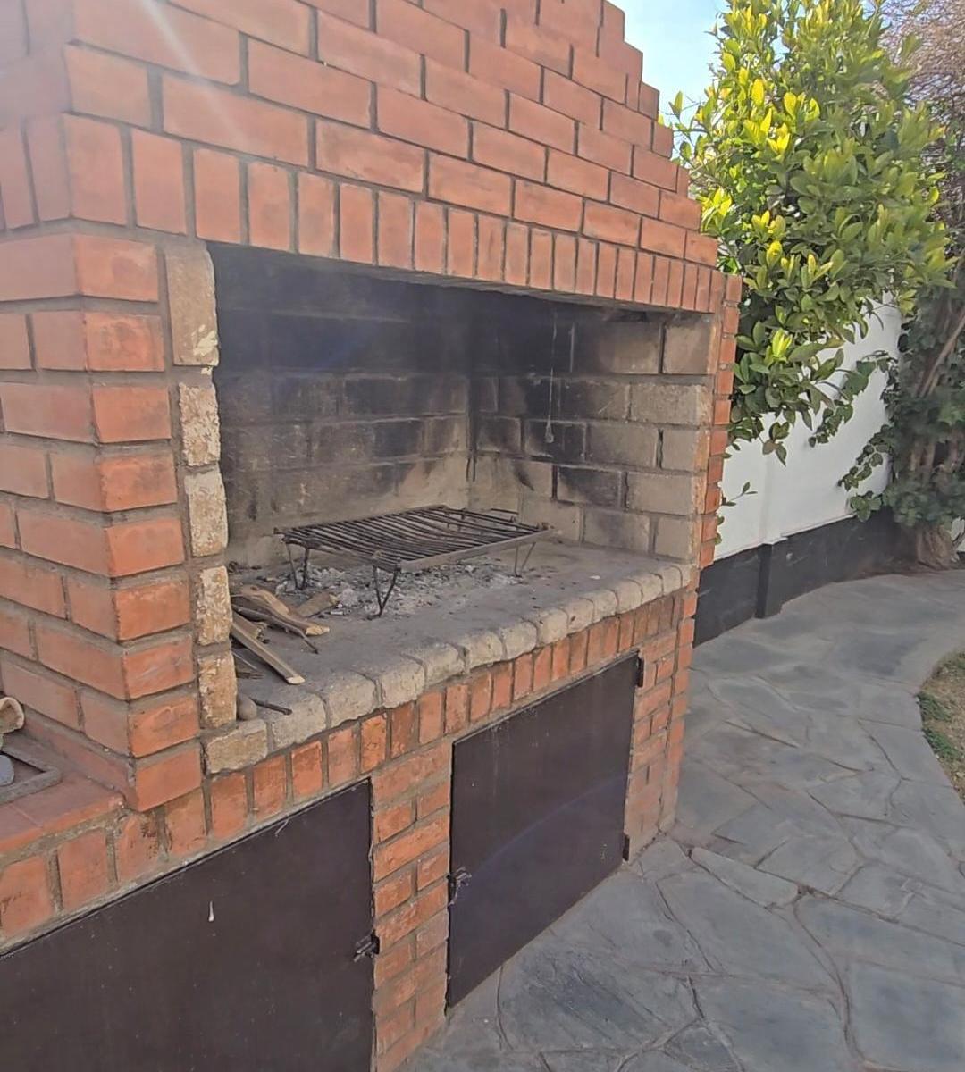 Apta Credito! Amplia Casa con Depto en Bermejo - a 20 m de Mathus Hoyos 2