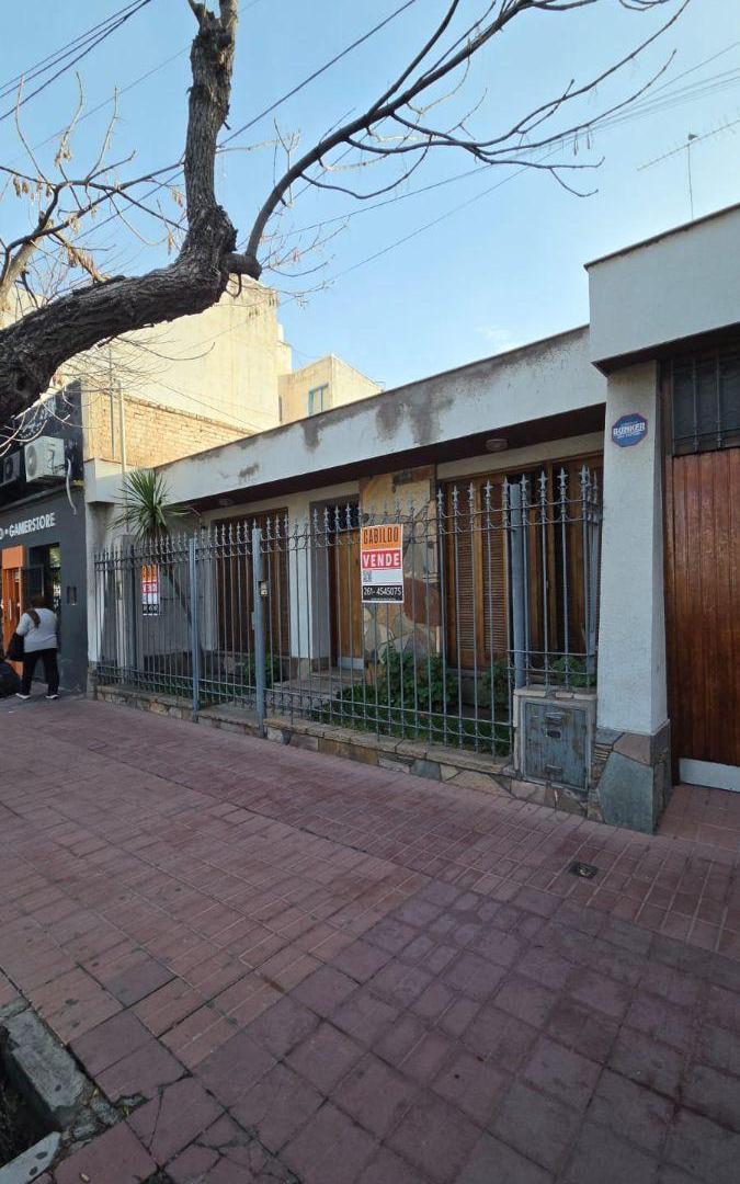 HERMOSA CASA EN VENTA EN PLENO CENTRO DE SAN MARTÍN, PROVINCIA DE MENDOZA.