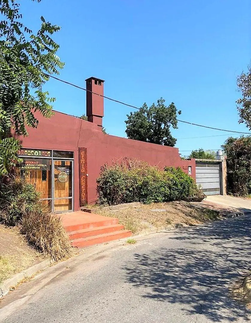 Casa en Camino Gral. Belgrano entre 510 y 511, Gonnet, La Plata. 2