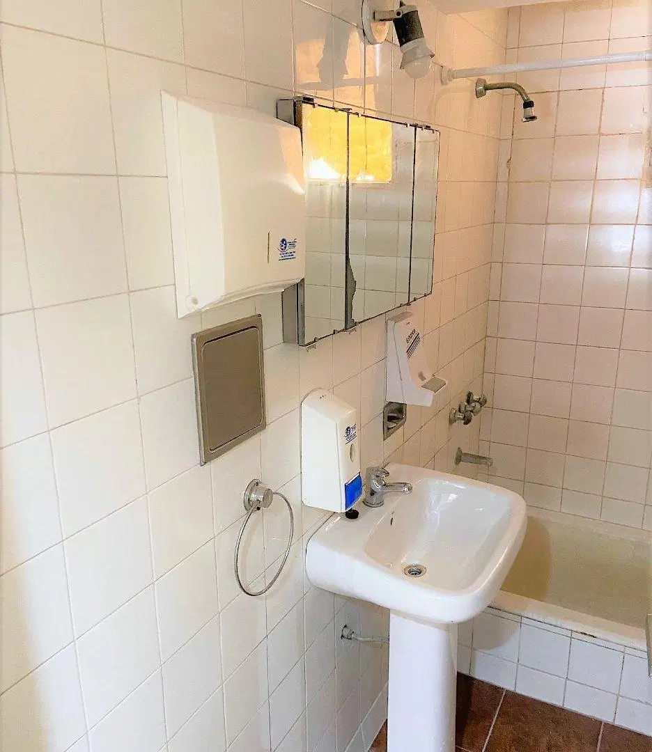 ALQUILER COMERCIAL Casa de 3 dormitorios en calle 12 esquina 41, La Plata 5