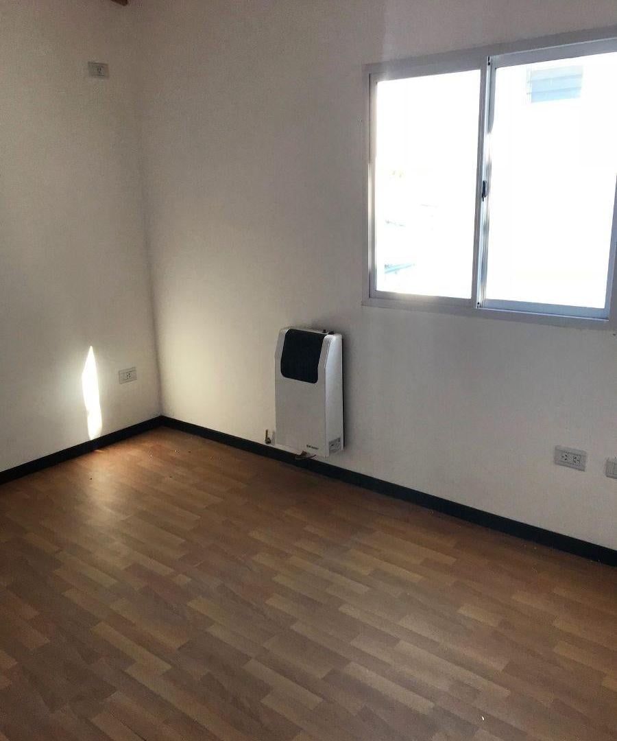 Foto de Dúplex de 2 dormitorios con cochera en calle 47 entre 149 y 150, La, imagen 1