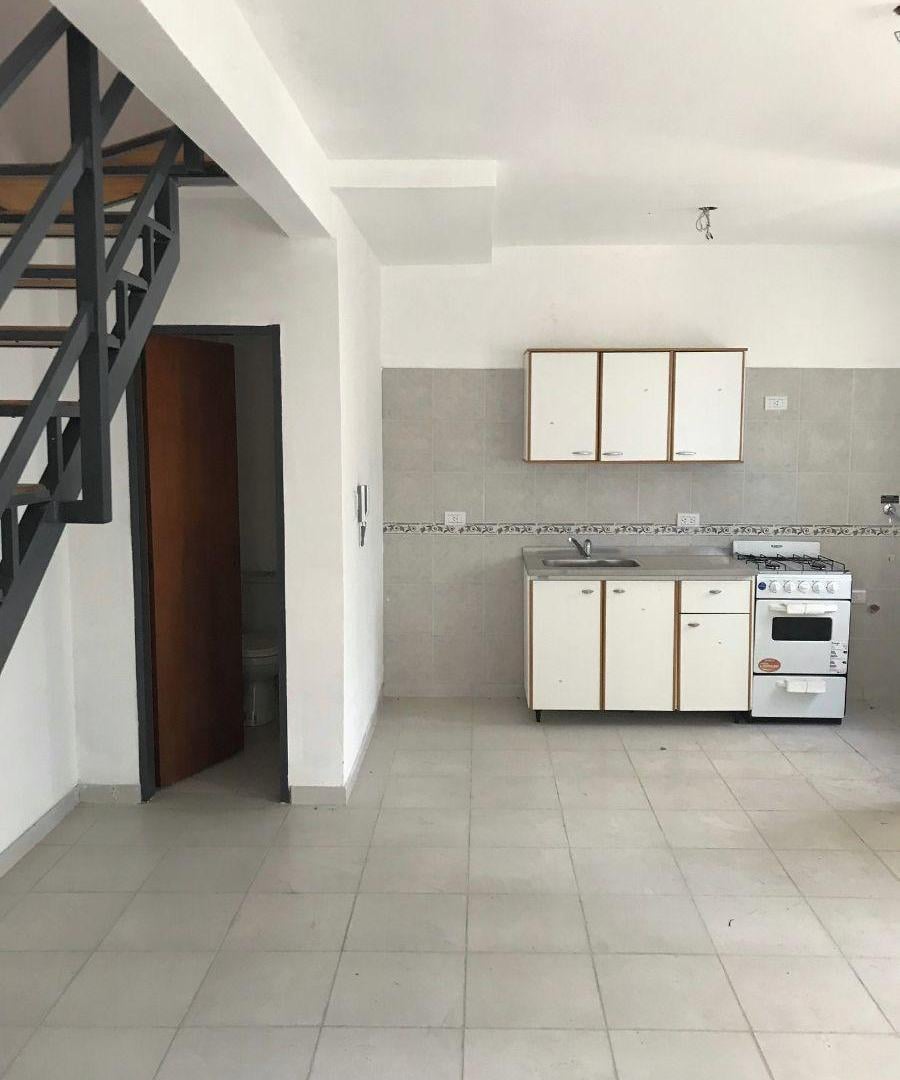 Foto de Dúplex de 2 dormitorios con cochera en calle 47 entre 149 y 150, La, imagen 5