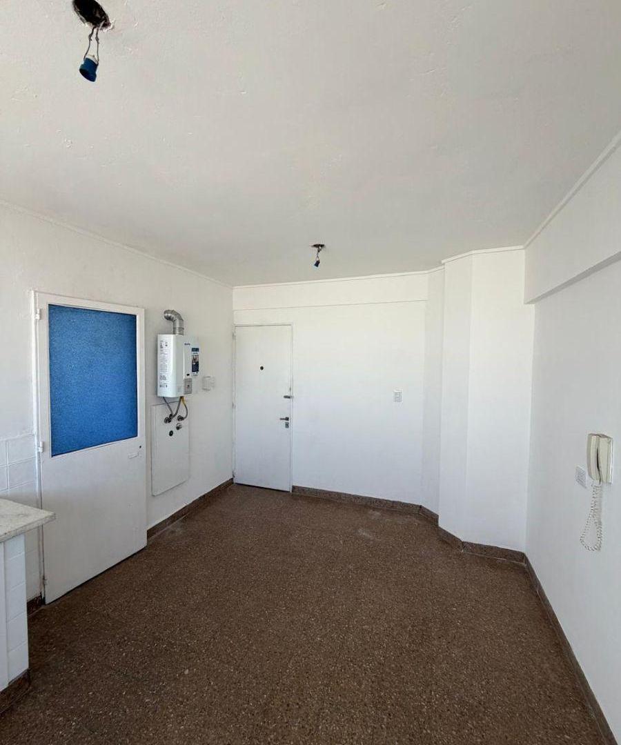 Foto de VENTA Departamento de 3 dormitorios con balcón en Diag. 80 esquina 3, imagen 3