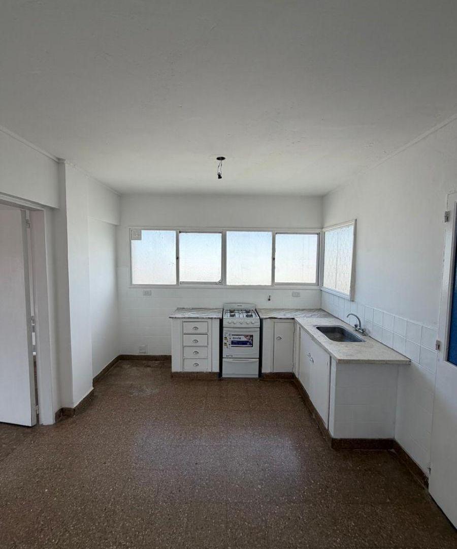 Foto de VENTA Departamento de 3 dormitorios con balcón en Diag. 80 esquina 3, imagen 2