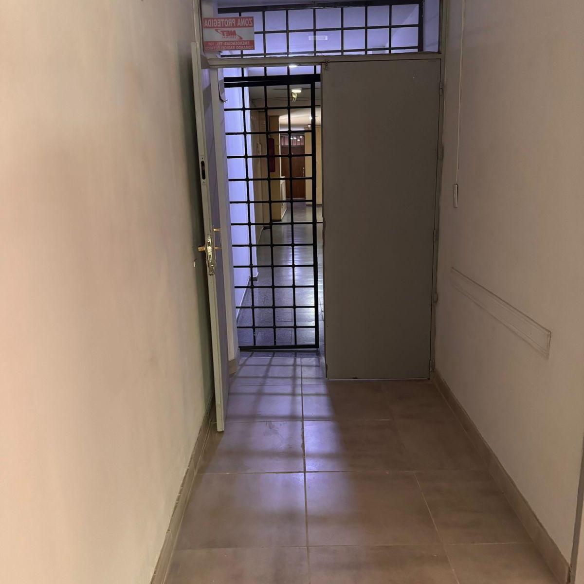 Venta Amplio Semipiso Ubicadisimo - Centro de Mendoza. Sobre Colon y Av Mitre. 2