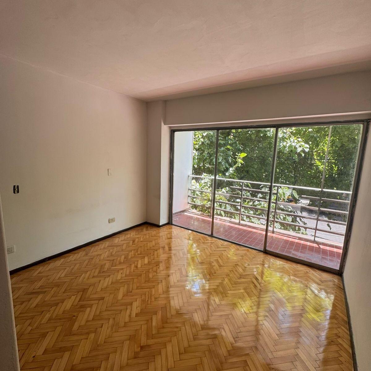 Venta Amplio Semipiso Ubicadisimo - Centro de Mendoza. Sobre Colon y Av Mitre. 5