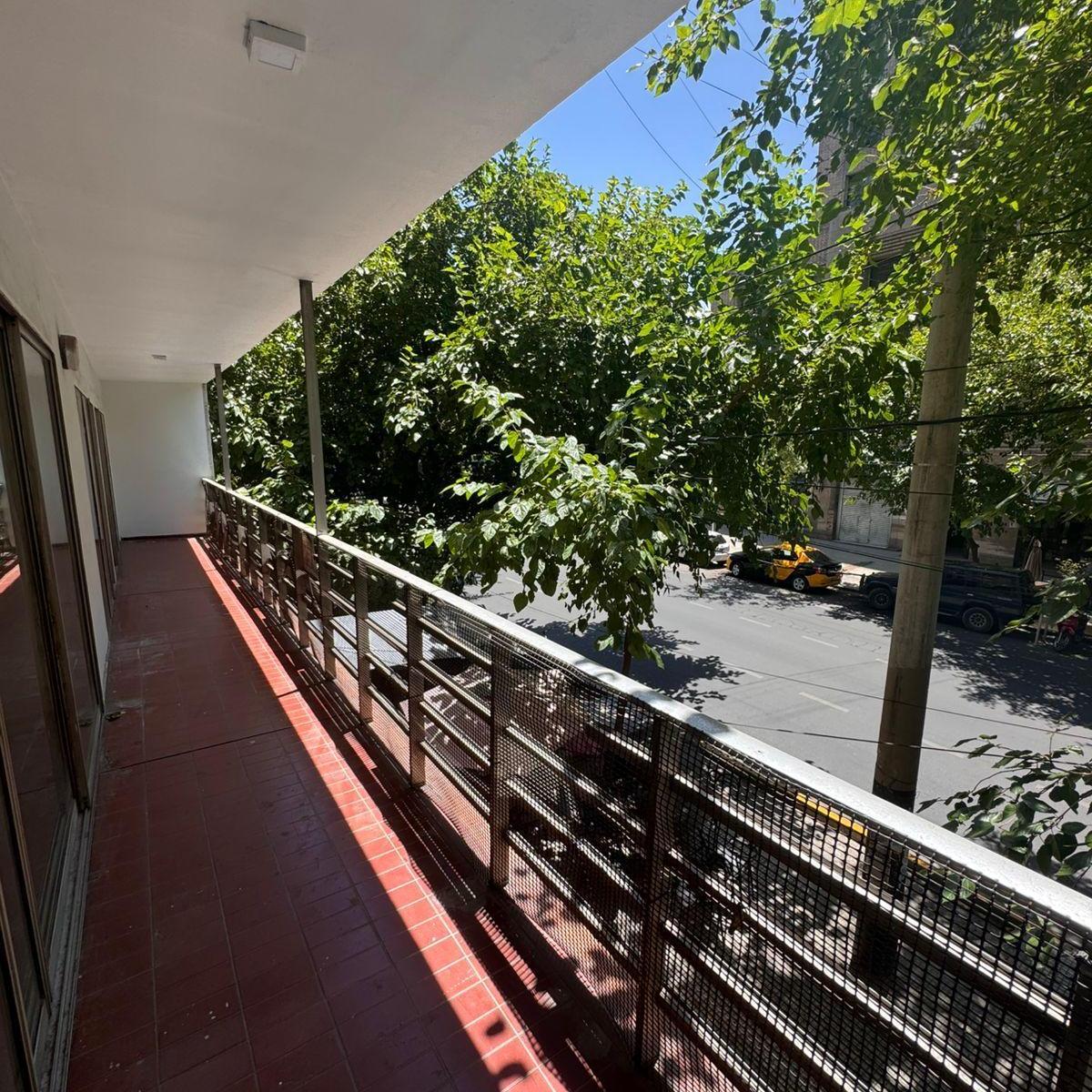 Venta Amplio Semipiso Ubicadisimo - Centro de Mendoza. Sobre Colon y Av Mitre. 1