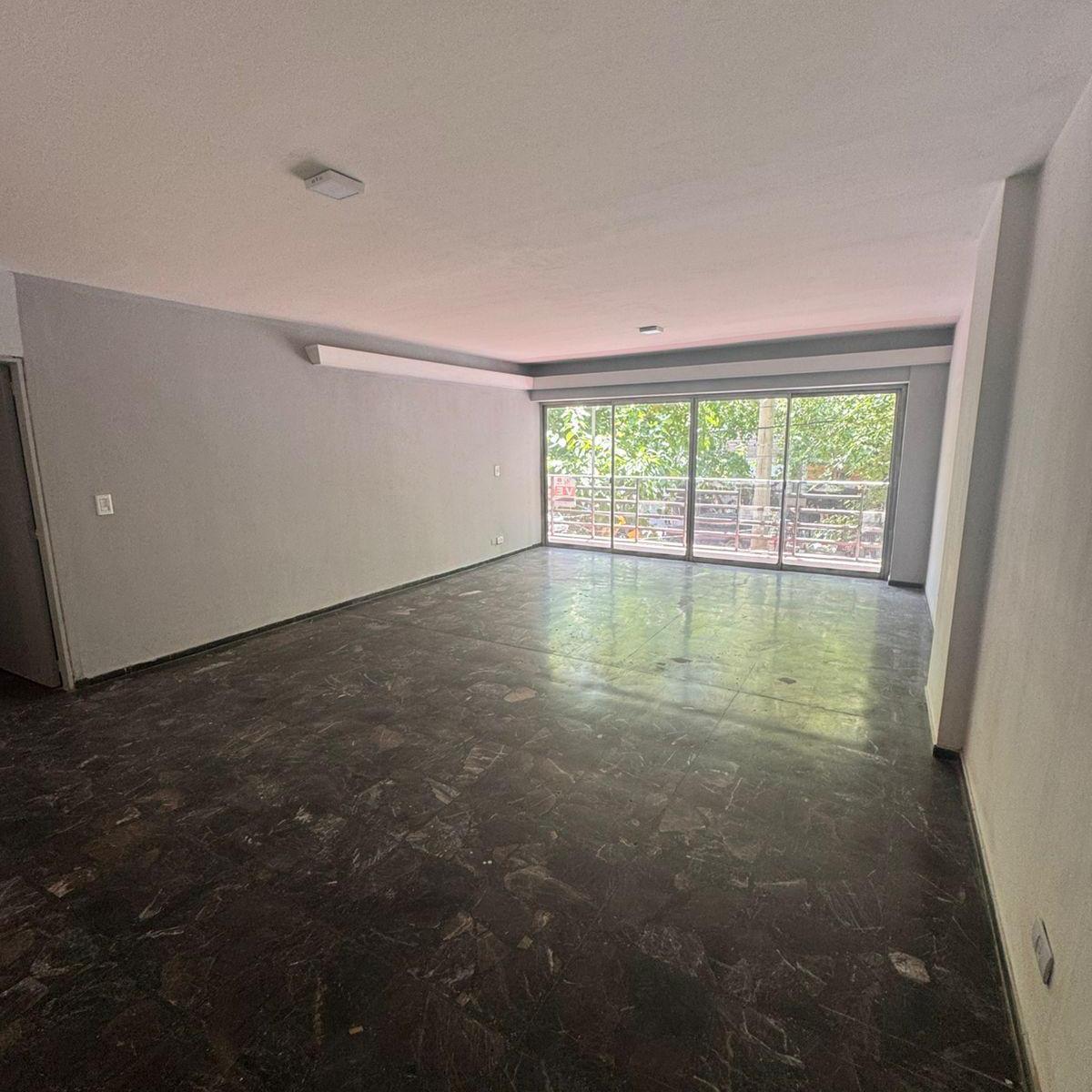 Venta Amplio Semipiso Ubicadisimo - Centro de Mendoza. Sobre Colon y Av Mitre. 4