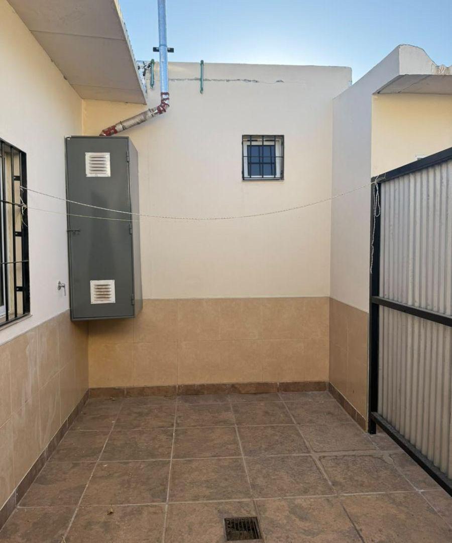 Foto de LANDART ALQUILA DEPARTAMENTO PLANTA BAJA CIUDAD | calle Chenaut, imagen 2