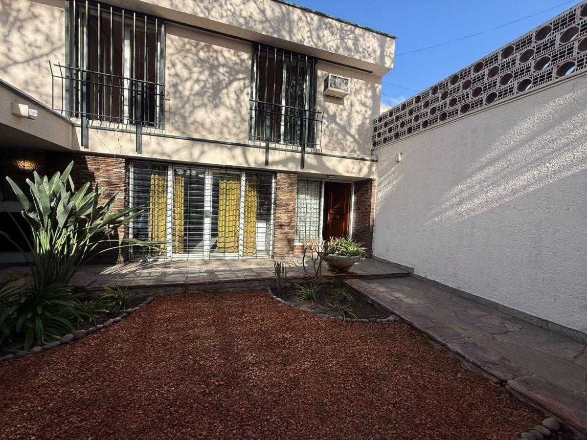 Foto de LANDART VENDE IMPECABLE PROPIEDAD AV ESPAÑA | Cuarta seccion Oeste |, imagen 4