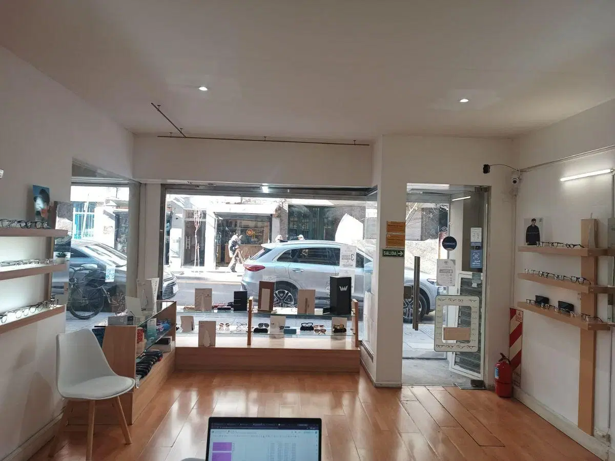 Excelente Local de 52 m² en venta en pleno centro con Renta!!! 1