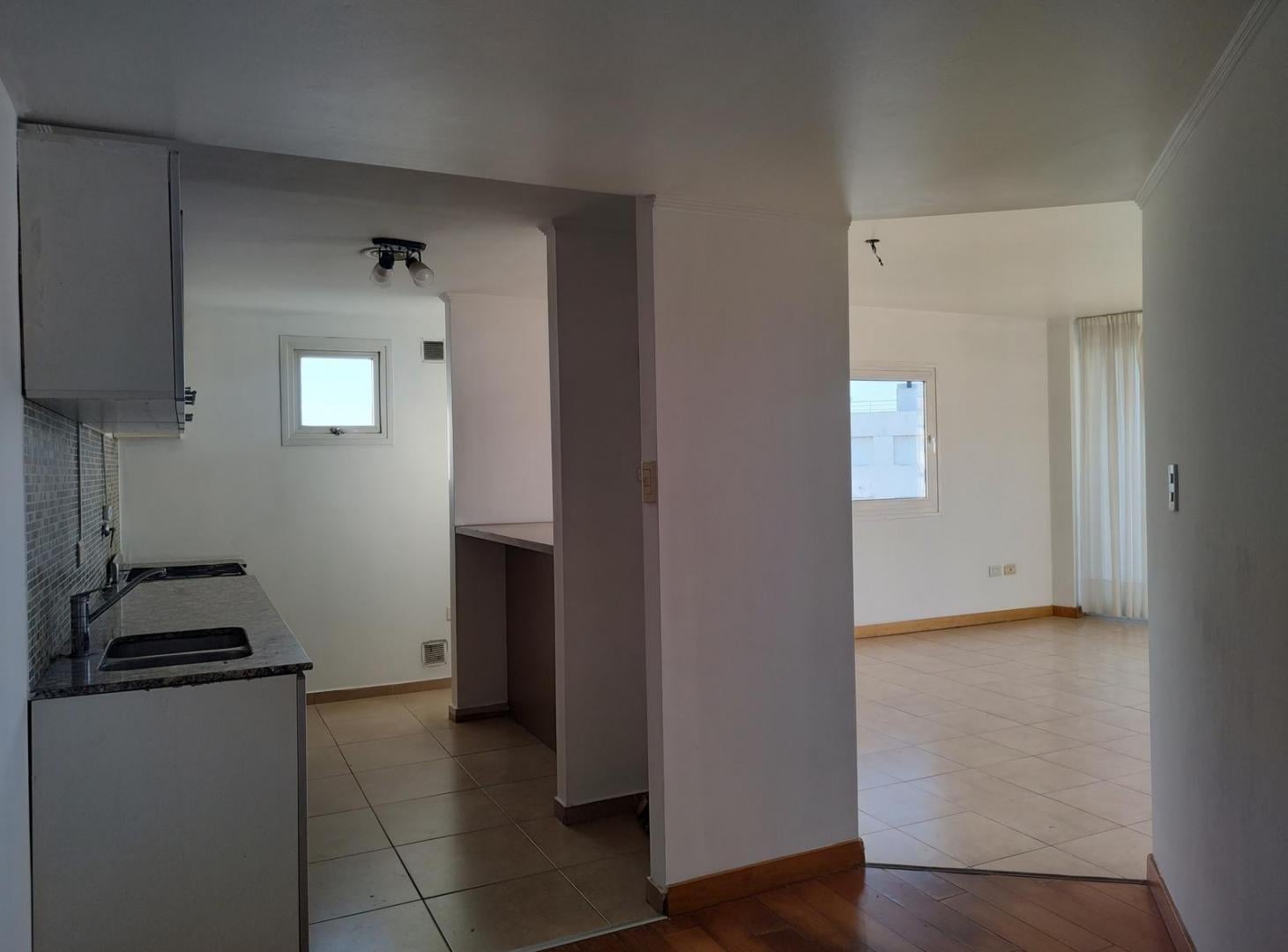 Foto de DEPARTAMENTO DE 2 DORMITORIOS, CON BALCON. UBICADO EN UN PISO 8 POR, imagen 2