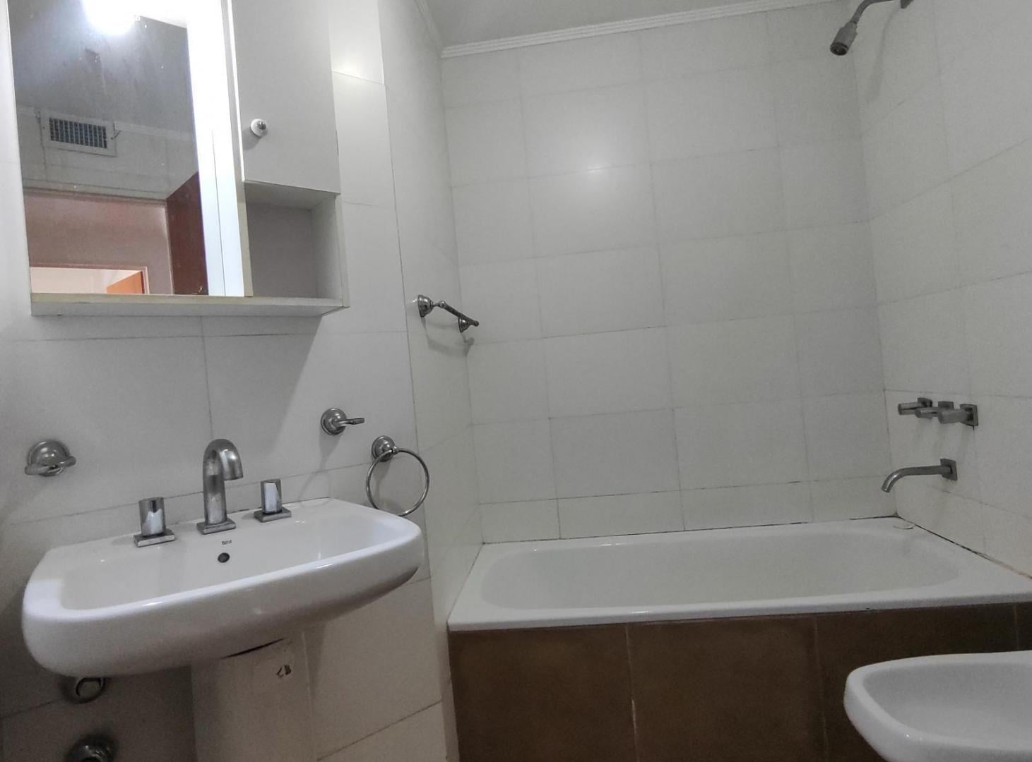 Foto de DEPARTAMENTO DE 2 DORMITORIOS, CON BALCON. UBICADO EN UN PISO 8 POR, imagen 4