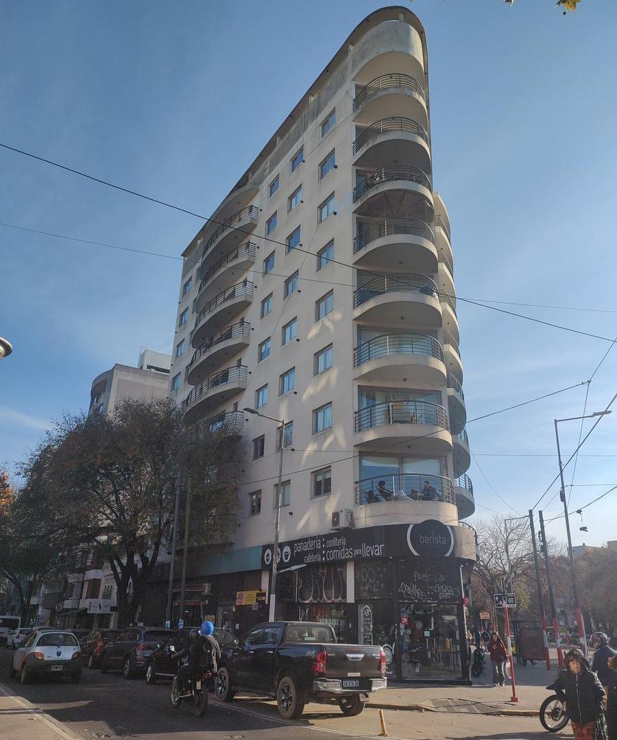 Foto de DEPARTAMENTO DE 2 DORMITORIOS, CON BALCON. UBICADO EN UN PISO 8 POR, imagen 1