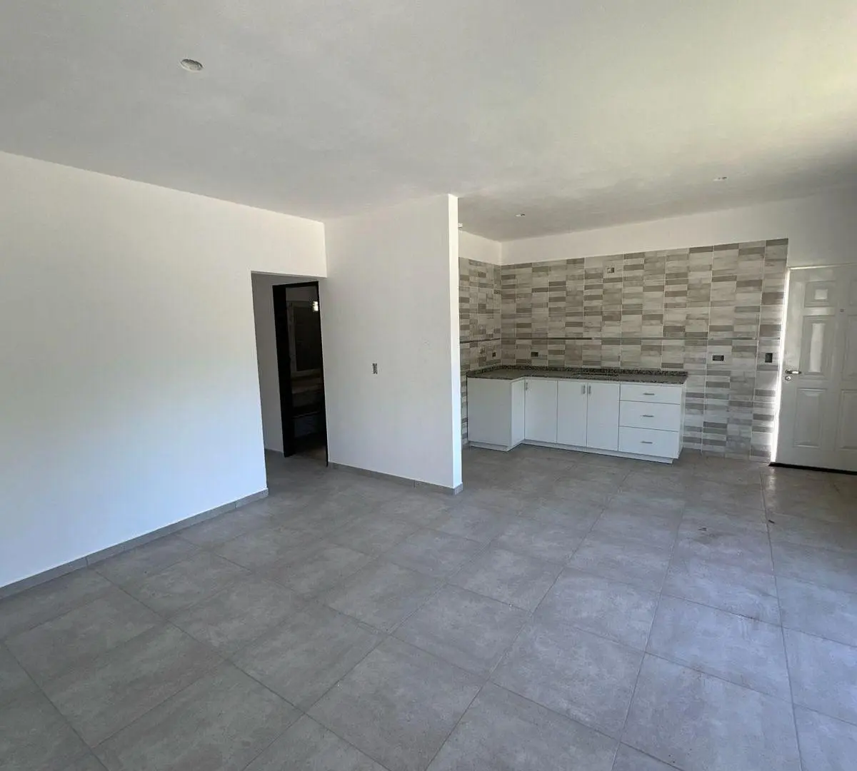 Casa a la venta en Villa Santa Cruz dell Lago. (C454) 4
