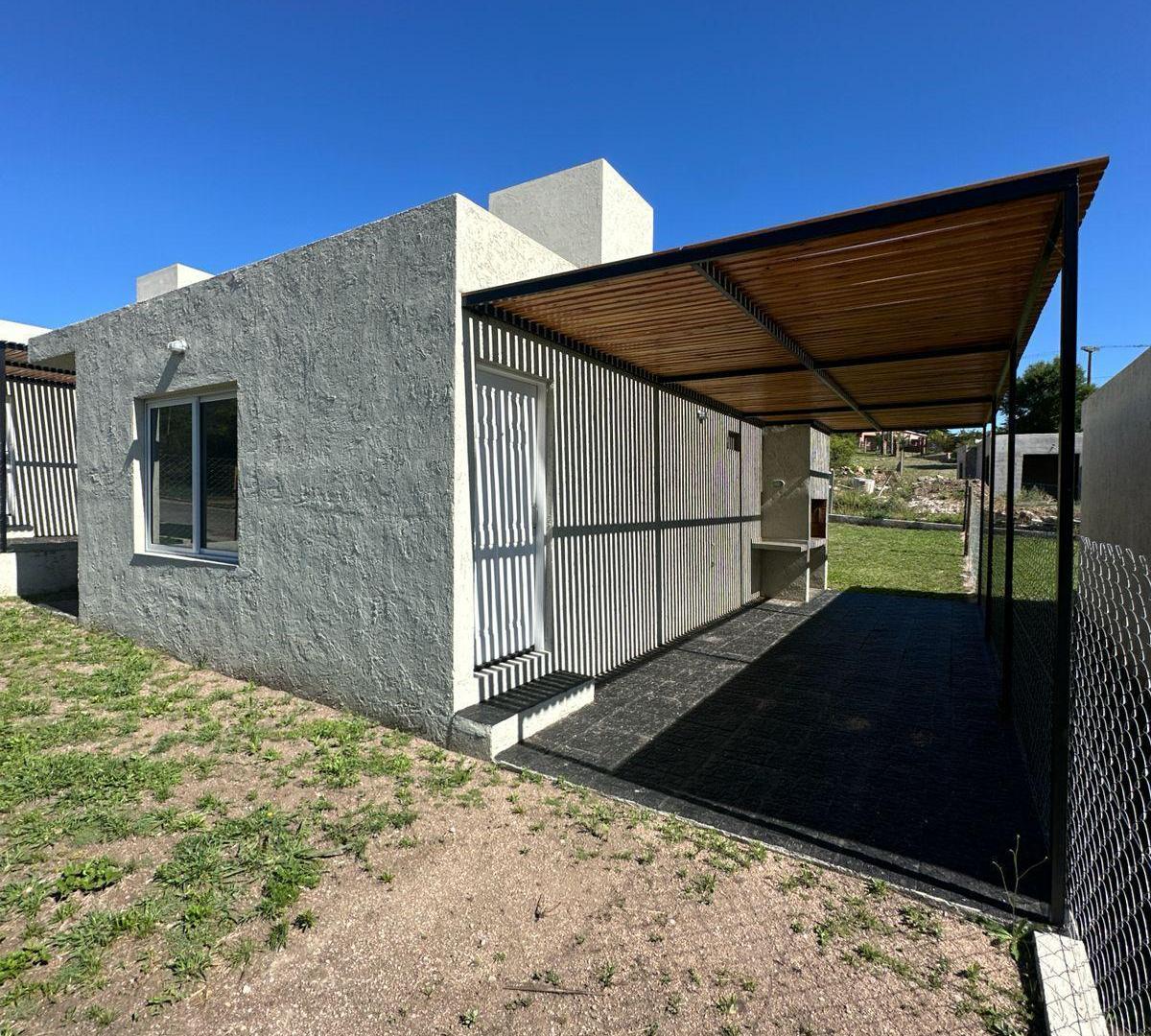 Casa a la venta en Villa Santa Cruz dell Lago. (C454)