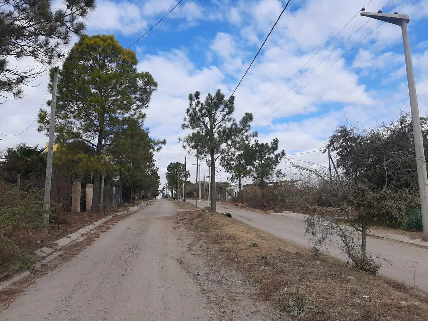 Lote a la venta en Villa Parque Siquiman. (L426) 3