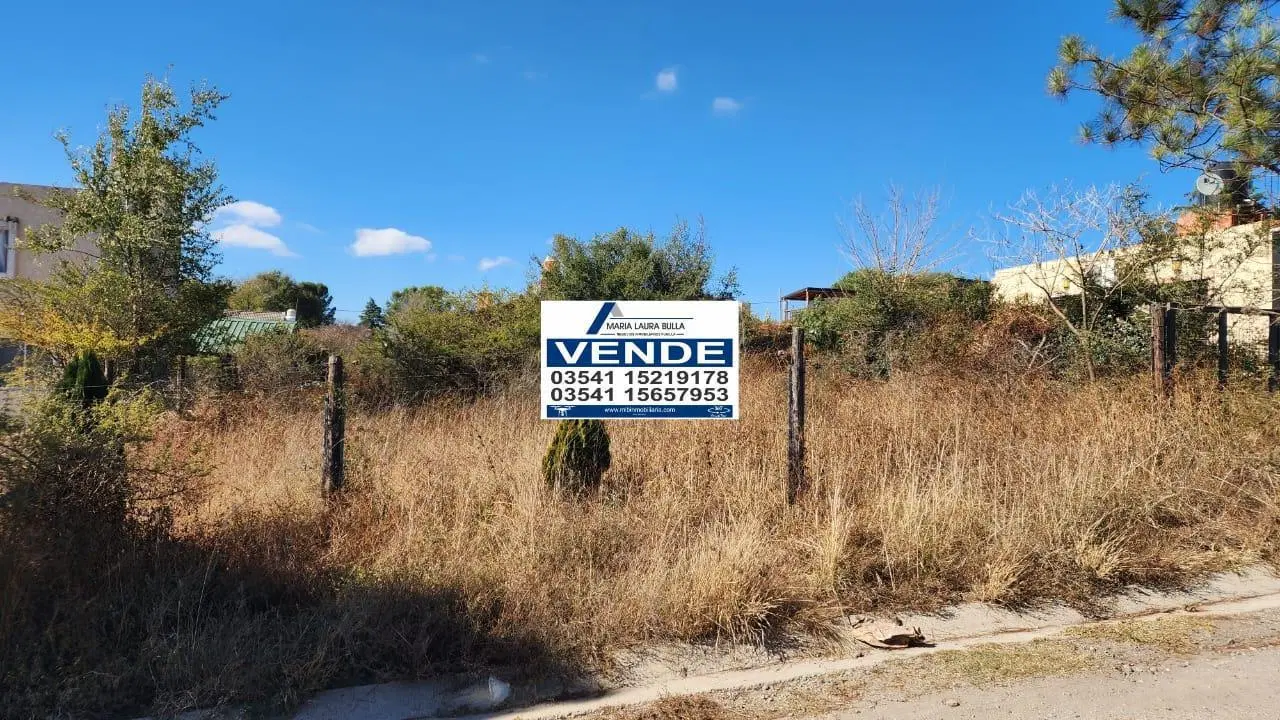 Lote a la venta en Villa Parque Siquiman. (L426) 4