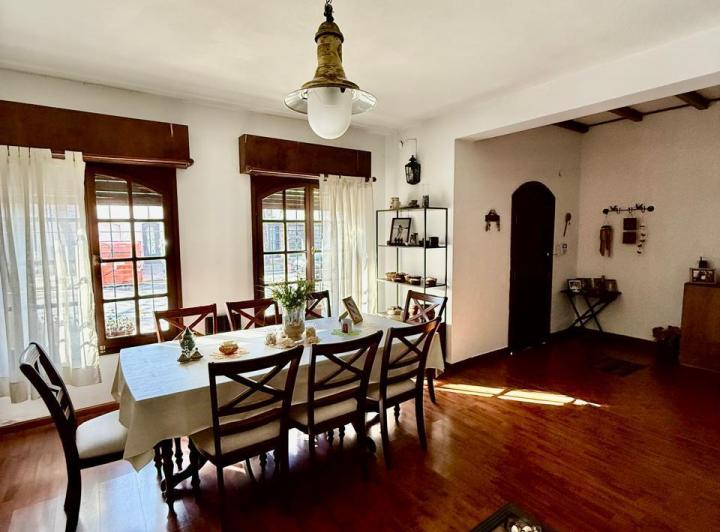 Foto de VENTA - CASA 4 DORM. ECHESORTU, imagen 3