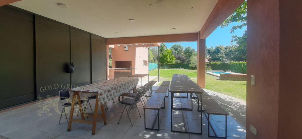 Gold Group Vende Espléndido Lote con Quincho / B° Medrano, Chacras 5