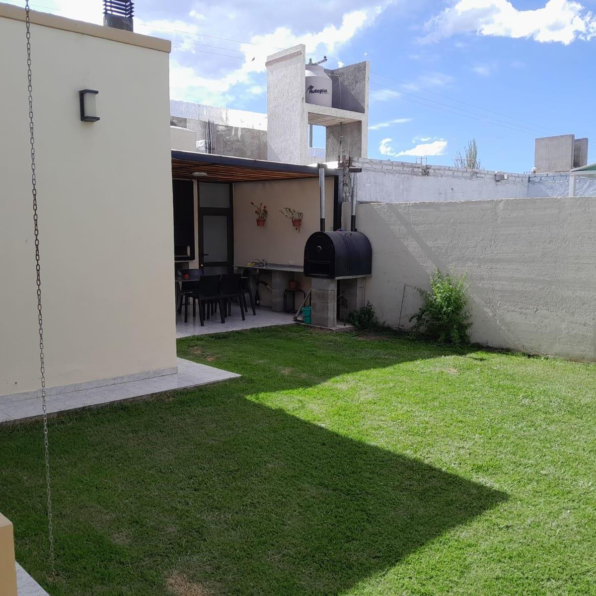 Destacada Casa en Venta, B° Quintana / Luján de Cuyo 2