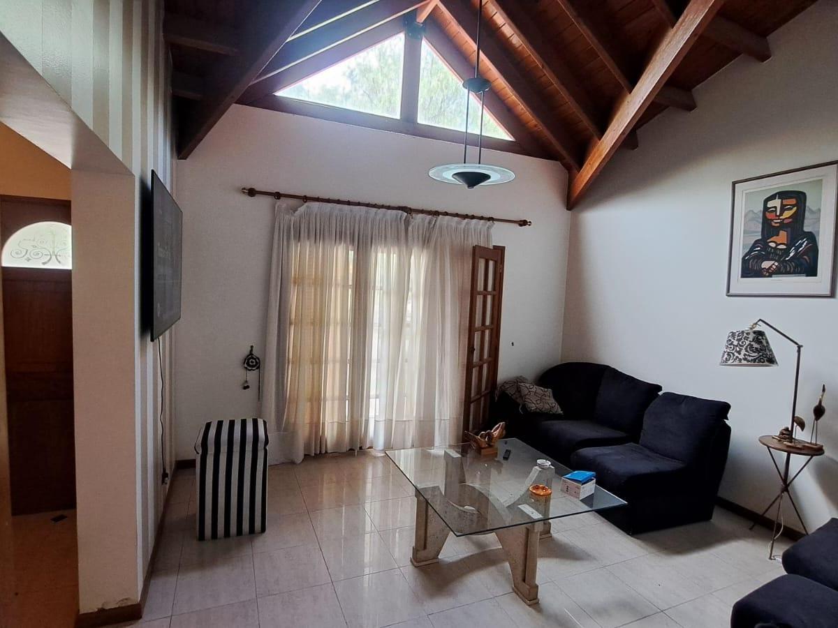 Estupenda Casa en El Exclusivo B° Dalvian (Mendoza) 1