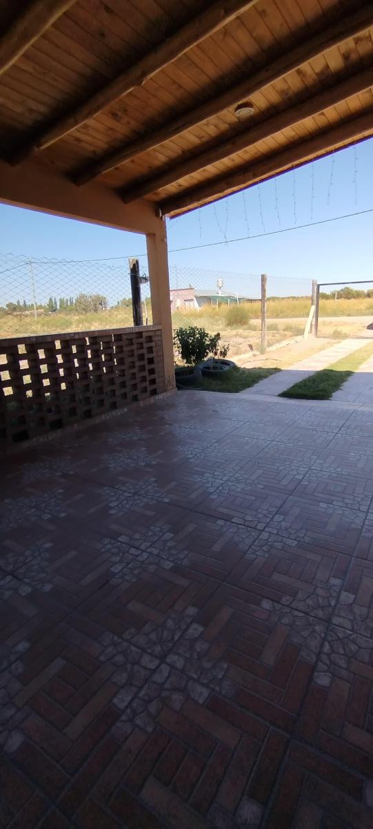 Destacada Casa Muy Completa en Las Paredes, San Rafael / Mza 1